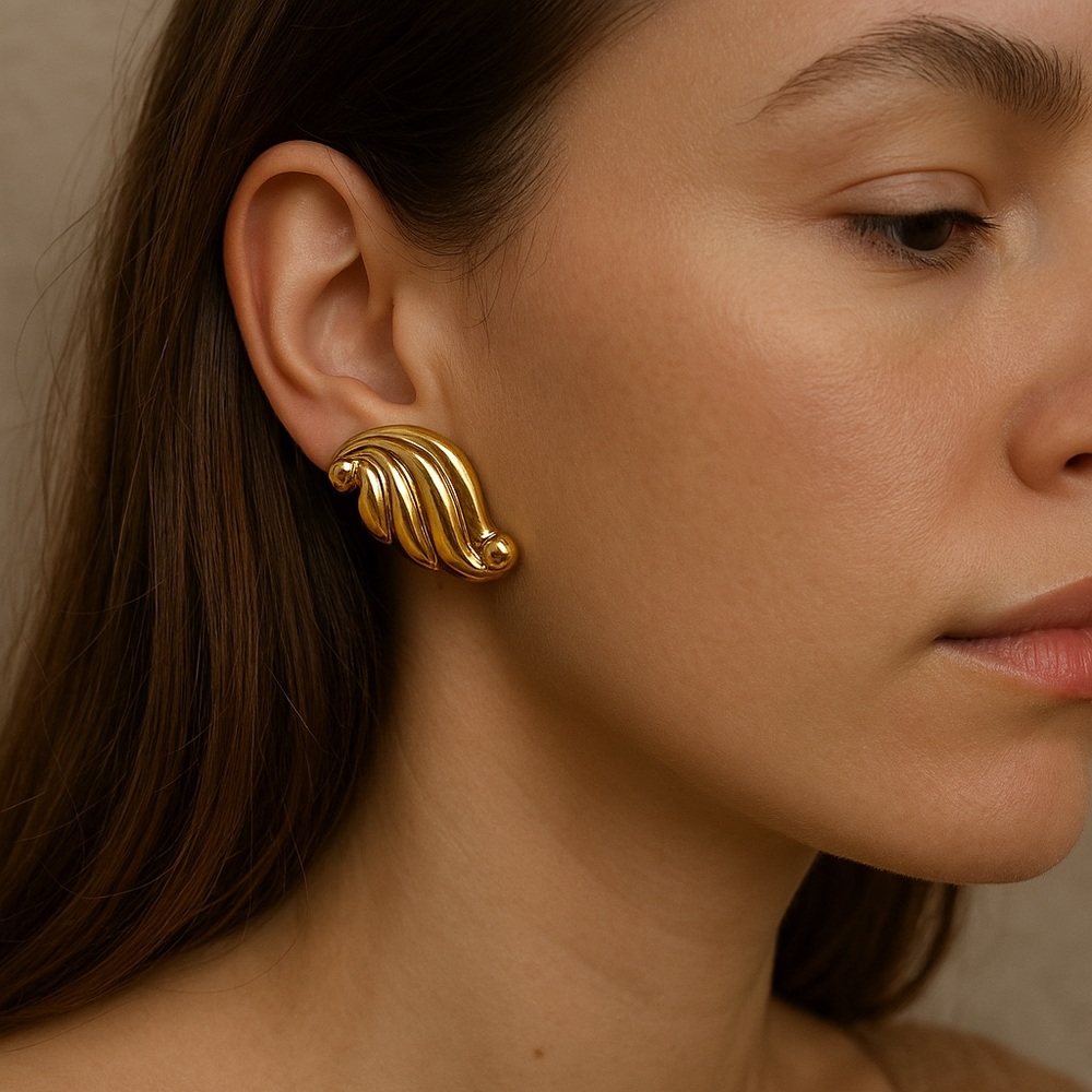 Premier Designs Earrings pierced goldtone swirl vintage